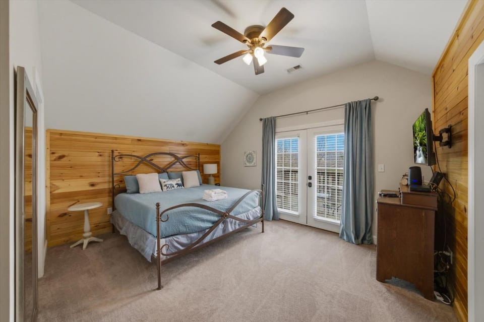 Hummingbird Hideaway Your Sweet Smoky Escape Chalet in Gatlinburg