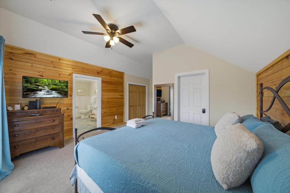 Hummingbird Hideaway Your Sweet Smoky Escape Chalet in Gatlinburg