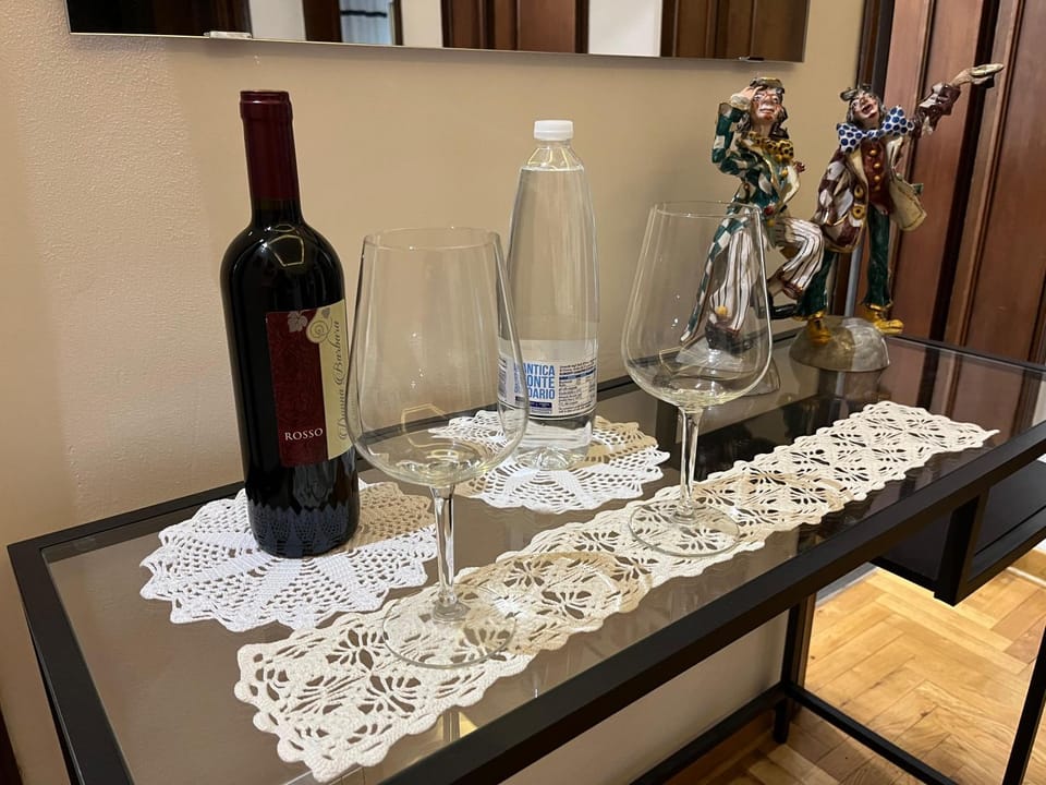 Food and drinks, Dining area, Alcoholic drinks