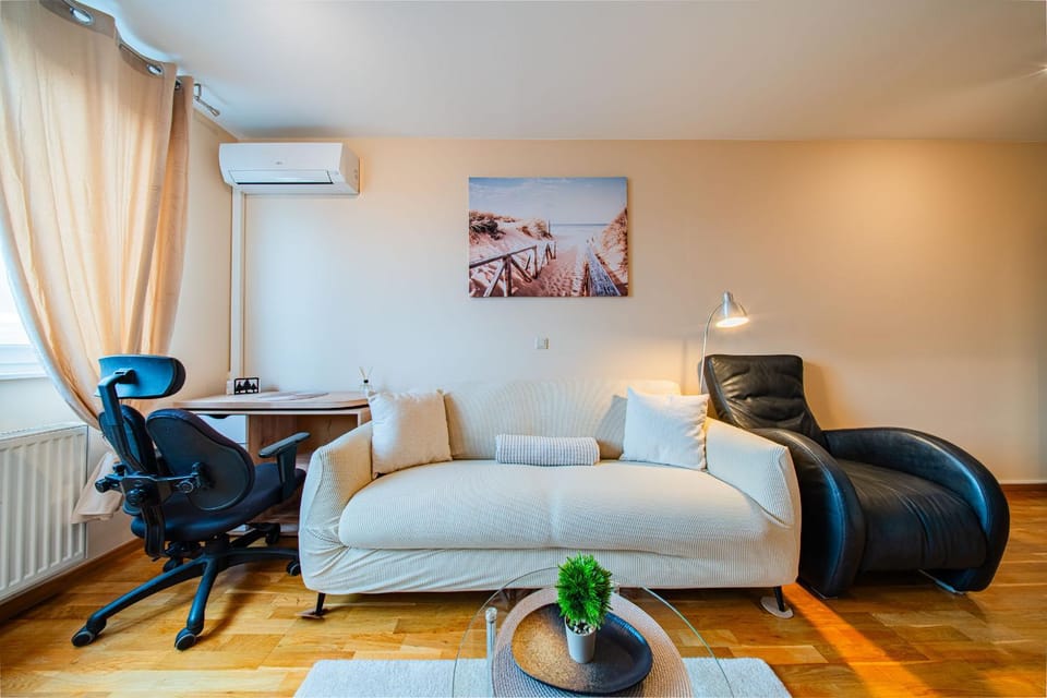 Living room, Seating area, air conditioner