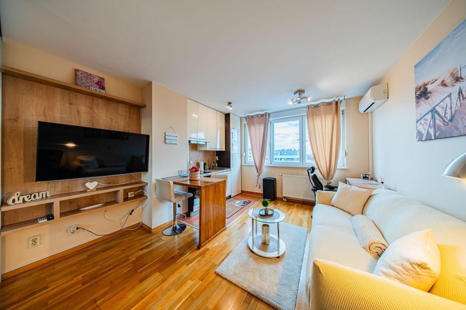 TV and multimedia, Photo of the whole room, Seating area, Evening entertainment