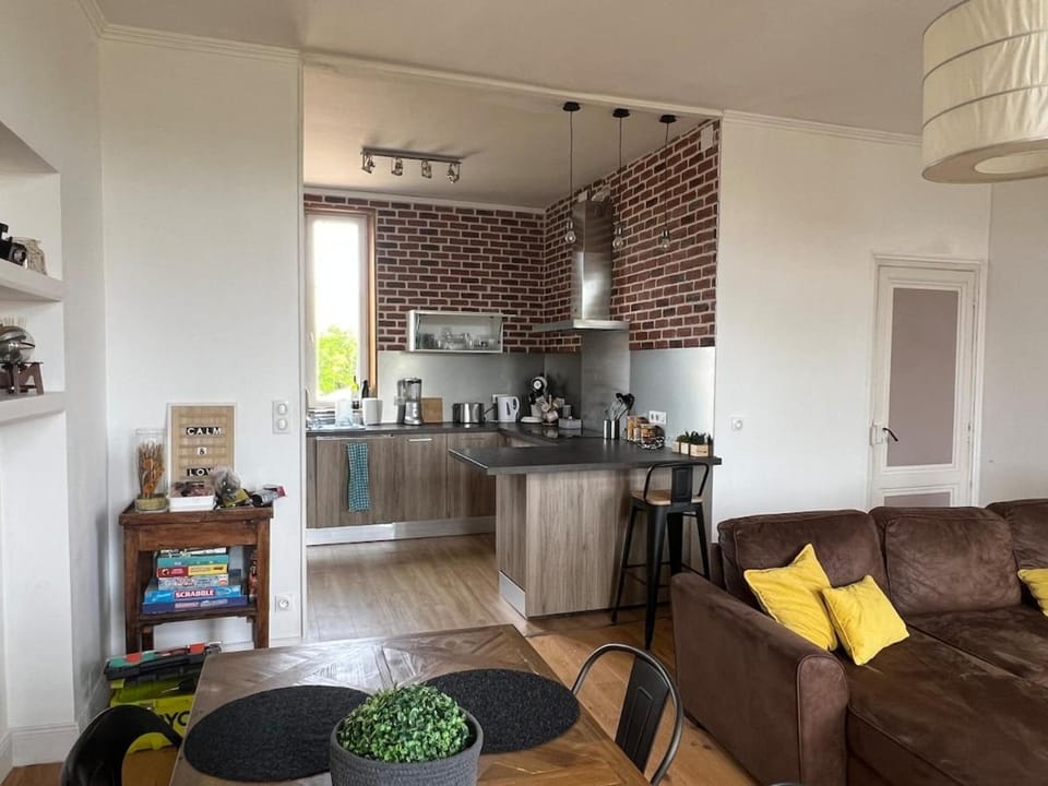 Living room, Dining area, pet friendly, stove