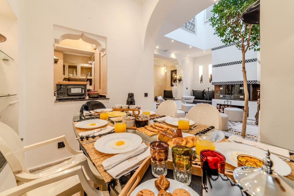 Food and drinks, Dining area, Food, Breakfast, Continental breakfast, Drinks