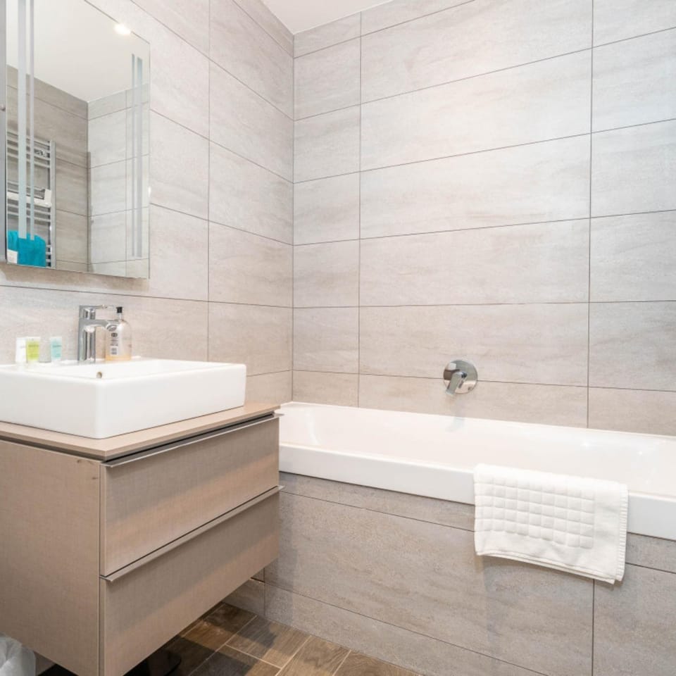 Shower, Bathroom, Bath, towels