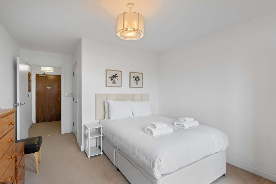 Brighton Getaway - Modern Apartment with Balcony Apartment in Brighton