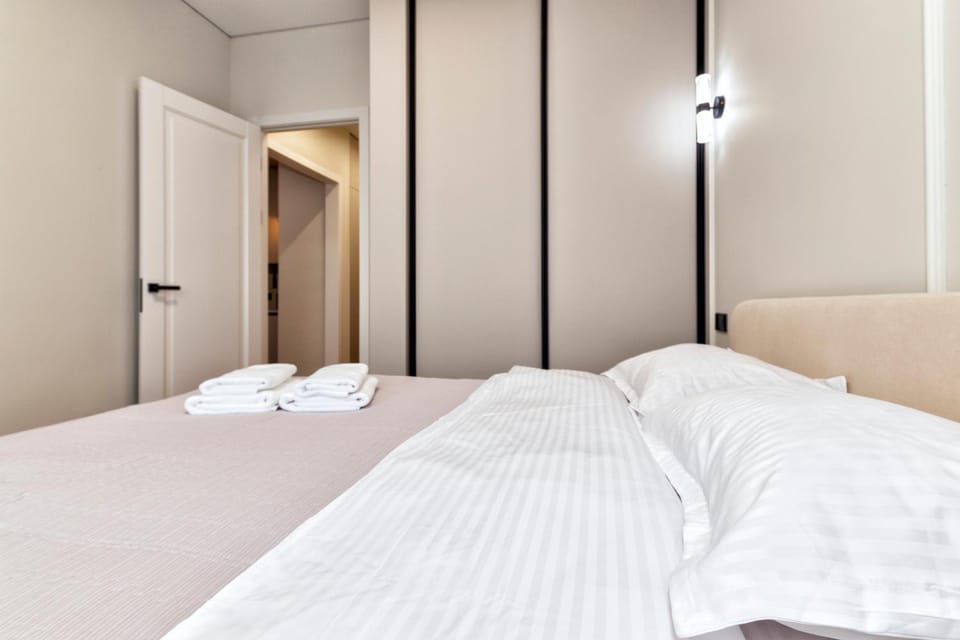Bed, Bedroom, towels, wardrobe