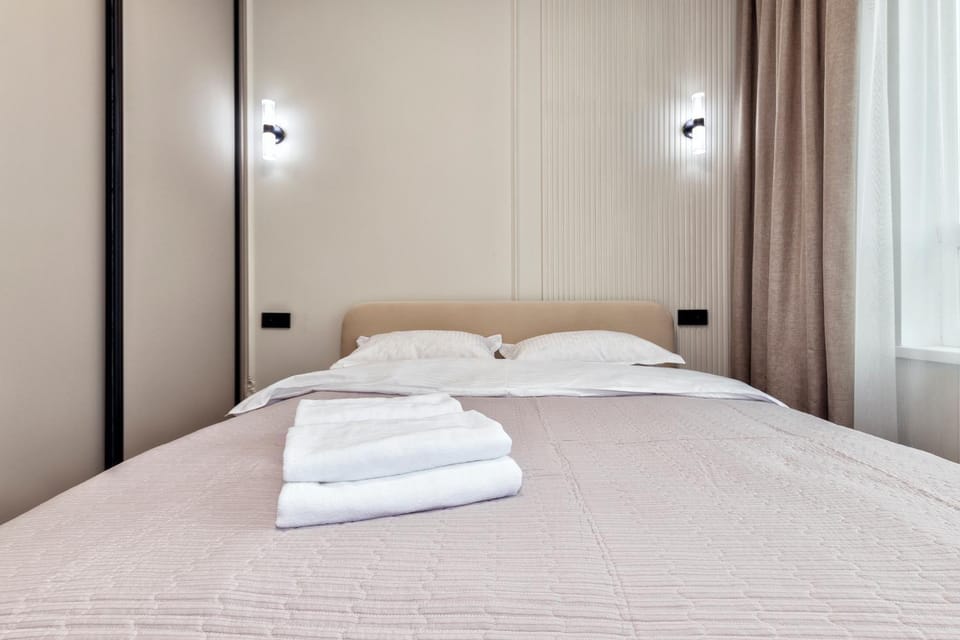 Bed, Bedroom, towels, wardrobe