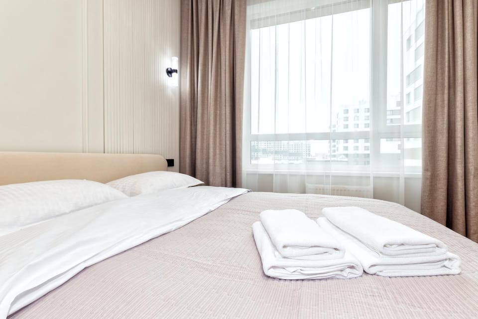Bed, Bedroom, towels