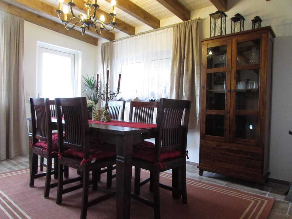 Decorative detail, Dining area
