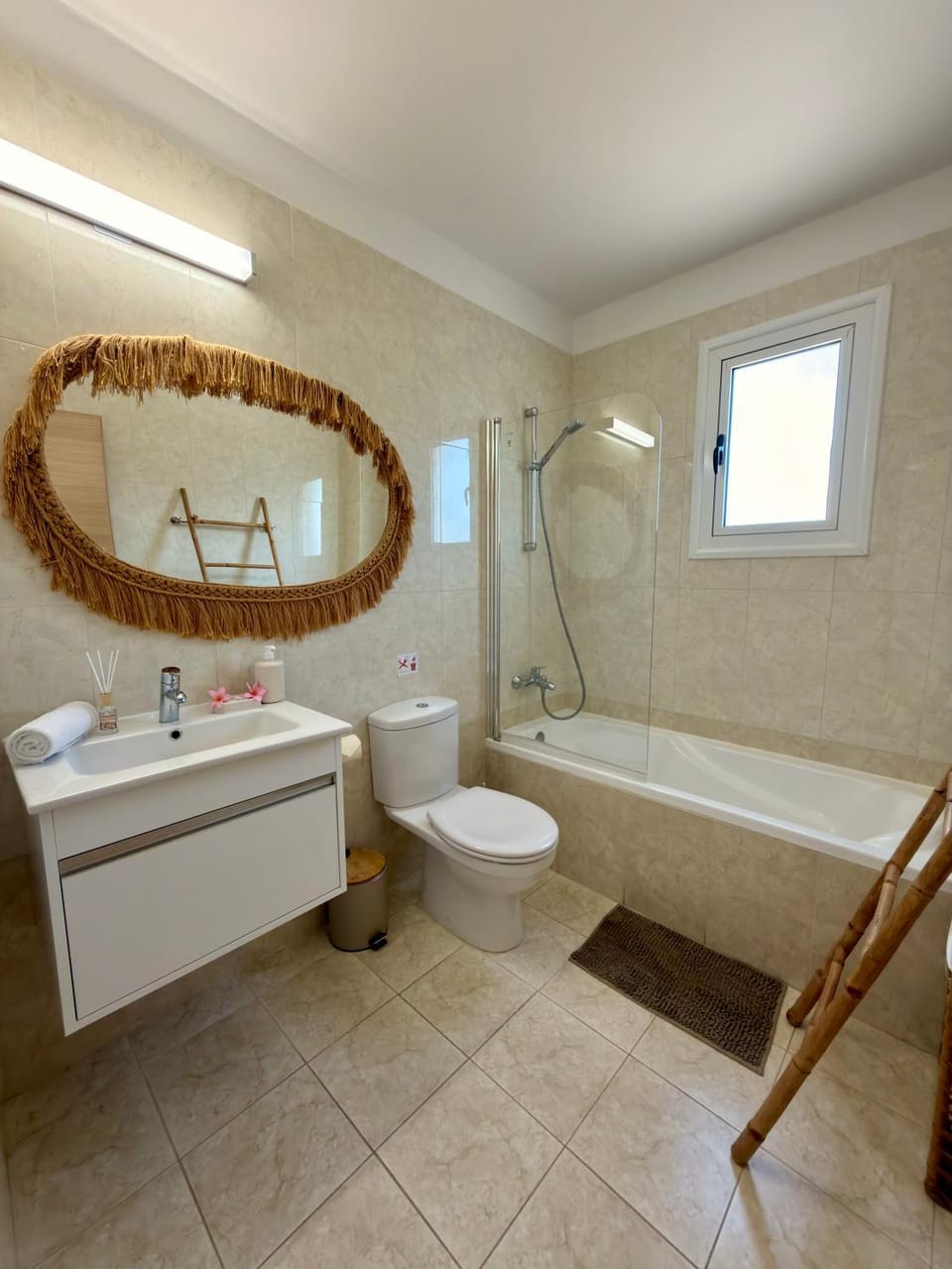 Shower, Toilet, Bathroom, Bath, towels