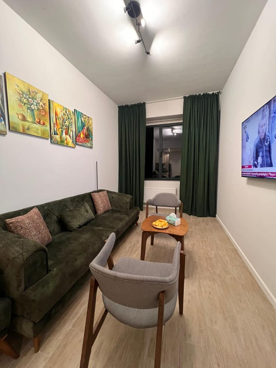 Seating area, Dining area