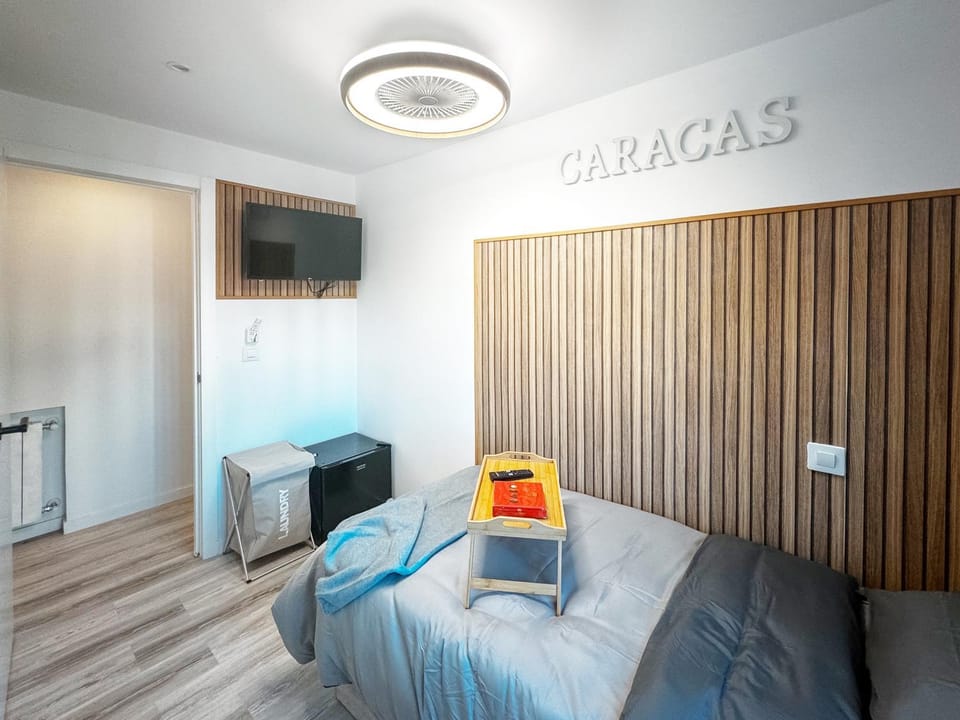 Caracas habitación perfecta para vivir y compartir en Madrid Temporal VAL6133 Apartment in Madrid