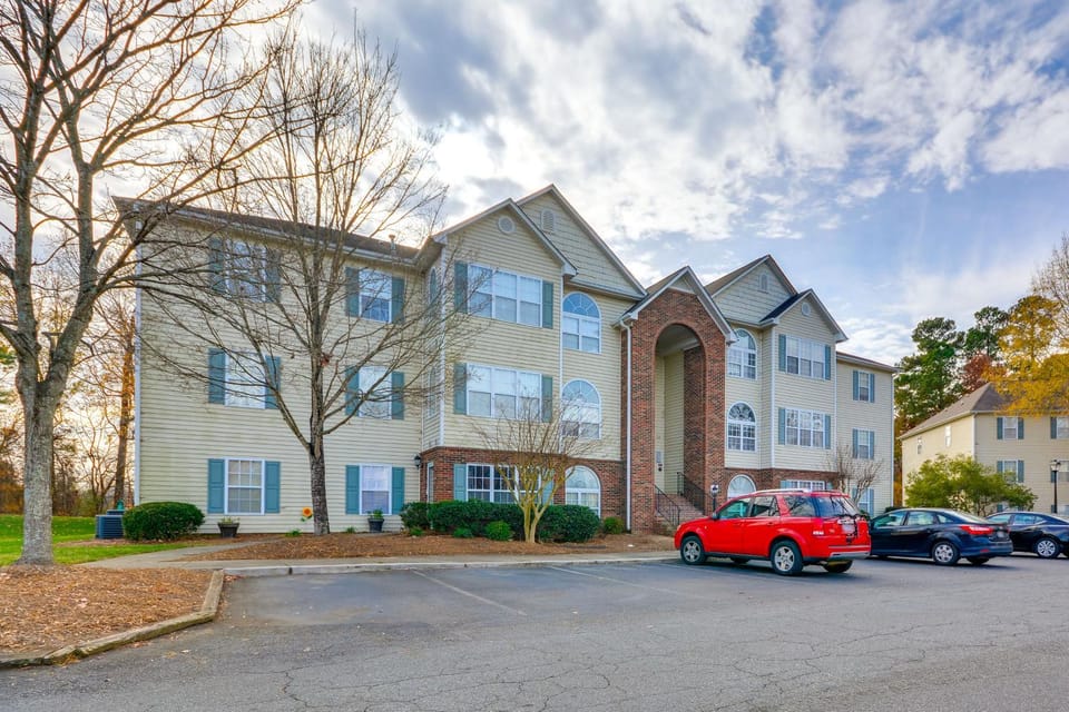 9 Mi to UNCG & Dtwn: Suburban Family Condo House in High Point