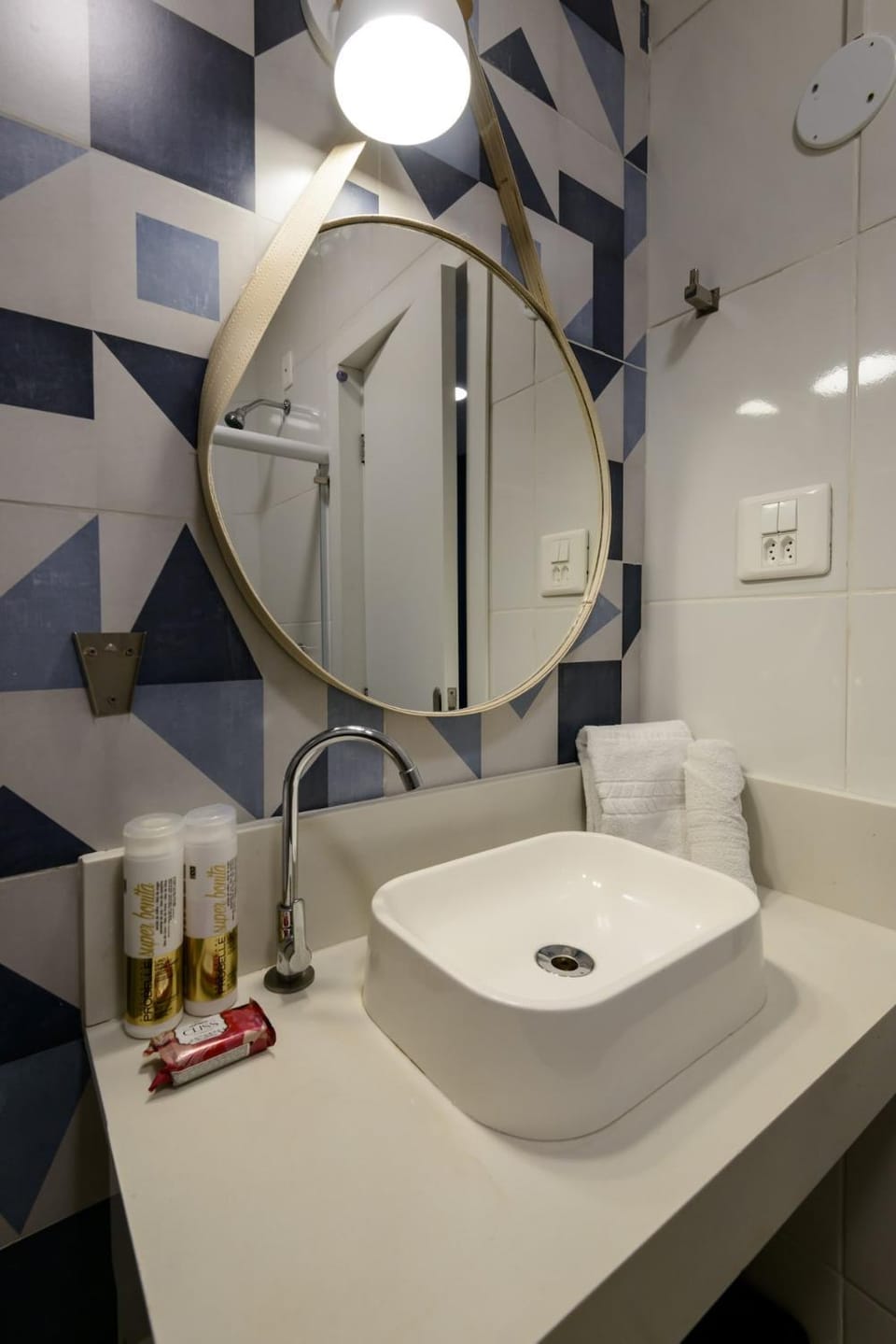 Studio inspired by Athos Bulcão, AC, WiFi, TV Apartment in Santa Teresa