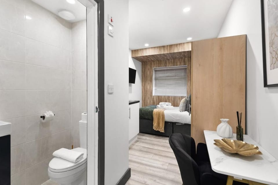 Convenient Studio and Parking Easy Access Cntr London Apartment in Wembley