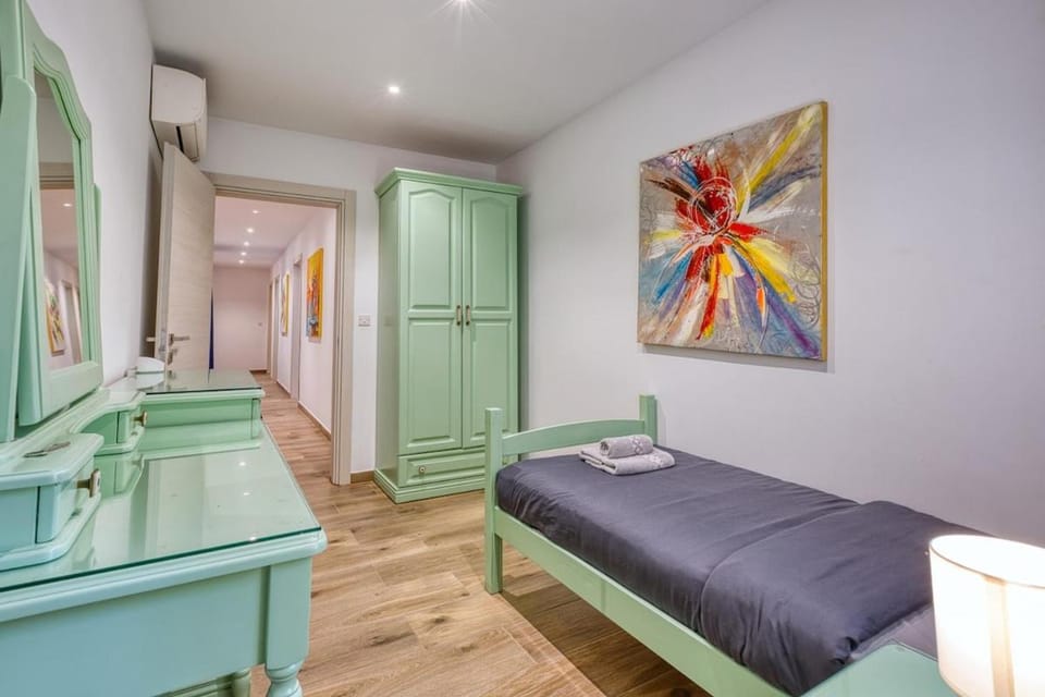 Modern 3 Bedroom Apartment in the Heart of Sliema Apartment in Sliema