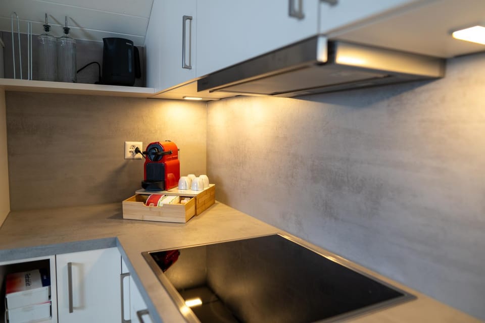 Coffee/tea facilities, Kitchen or kitchenette, dishwasher, microwave, stove, stove, kitchen, kitchen