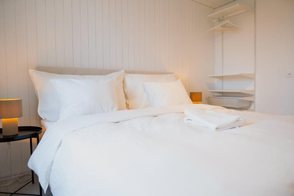 Nearby landmark, Bed, View (from property/room), View (from property/room), Photo of the whole room, Bedroom, Lake view, Lake view, Landmark view, Landmark view, Mountain view, Mountain view, towels, towels, wardrobe