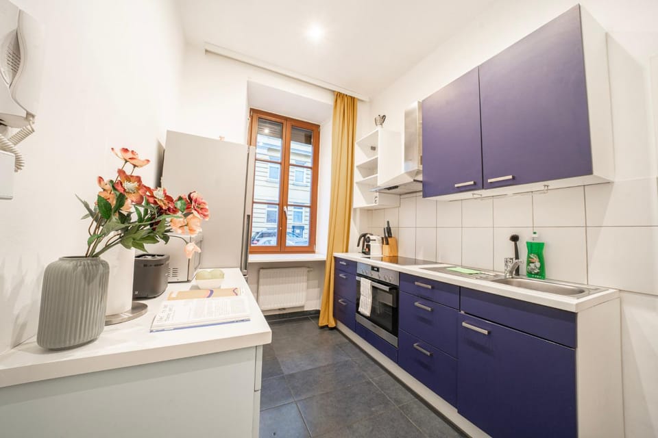 Coffee/tea facilities, stove, kitchen