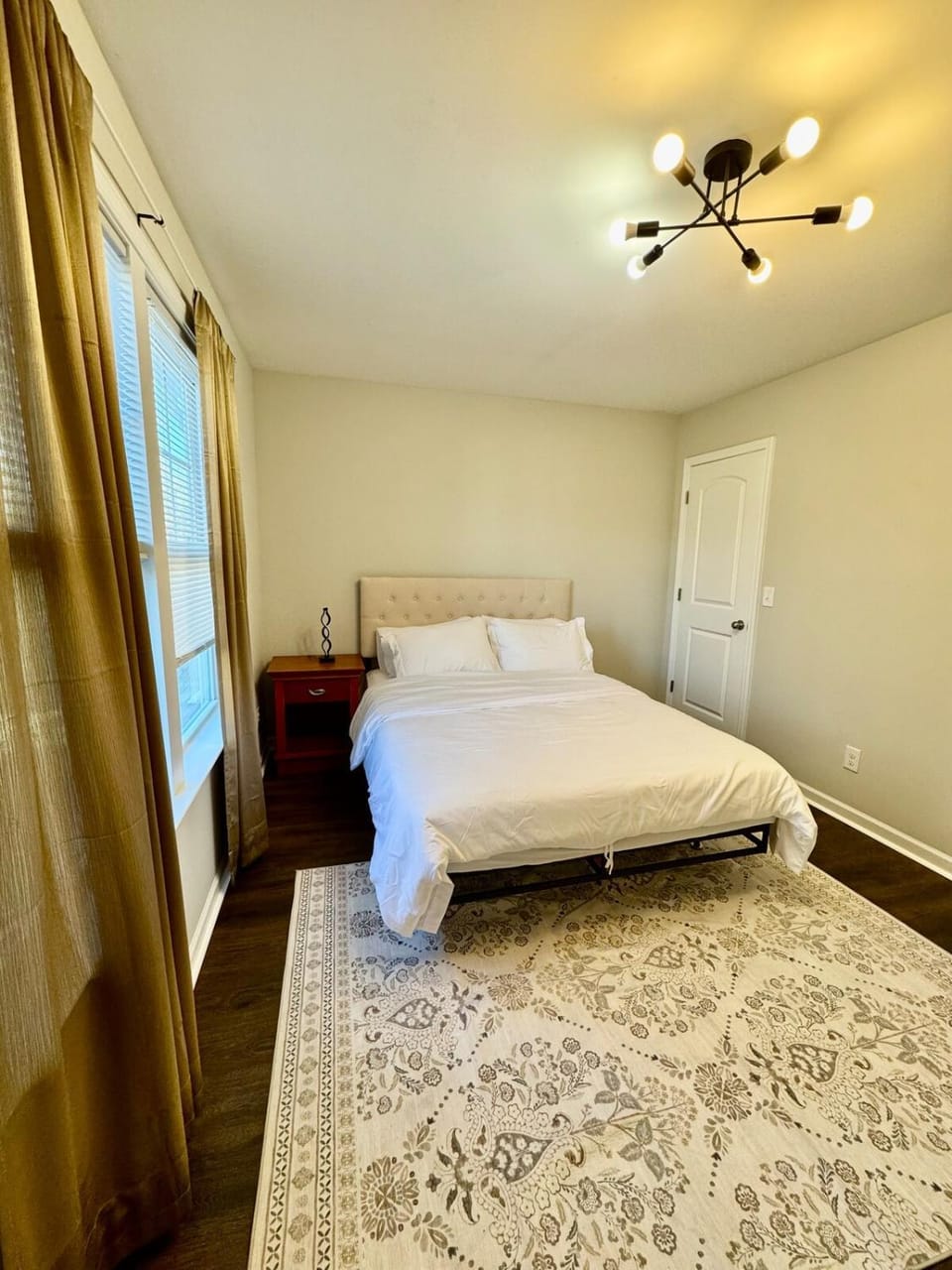 Spacious 4 bedroom House in University area close to PNC pavilion House in Charlotte