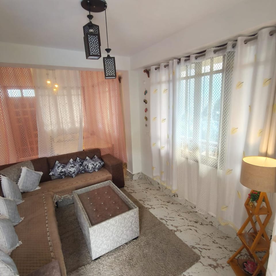 Bed, Seating area, Bedroom