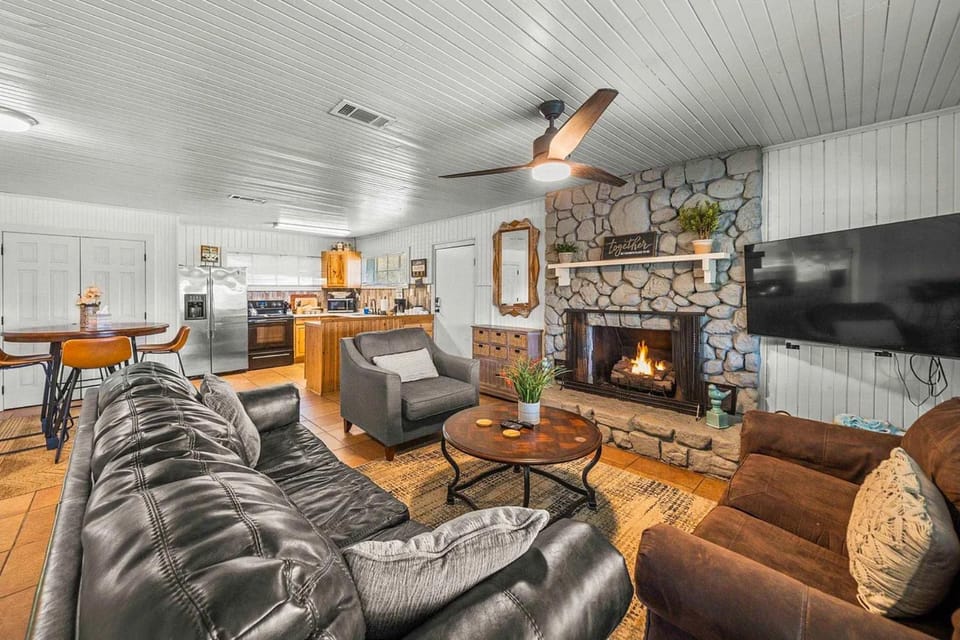 Sunset Shore Cottage House in Piney