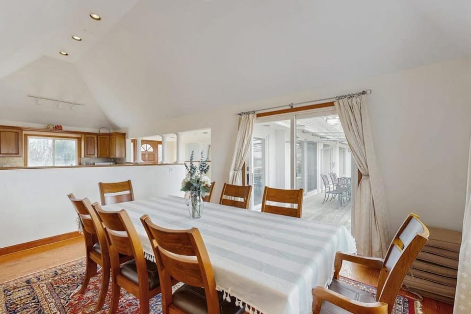 La Casa De La Playa House in Gloucester