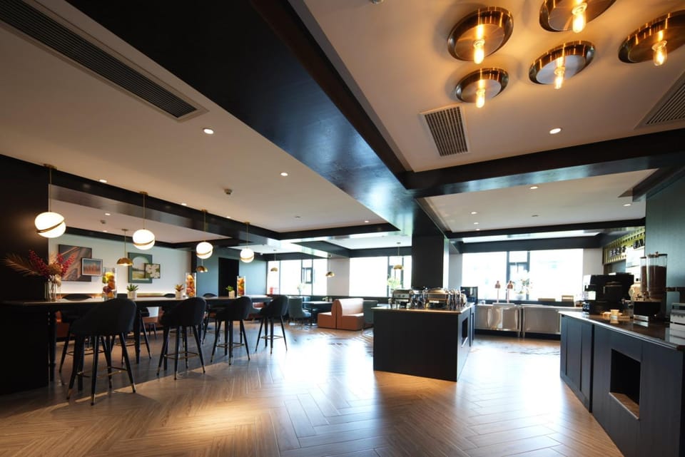 Restaurant/places to eat, Restaurant/places to eat