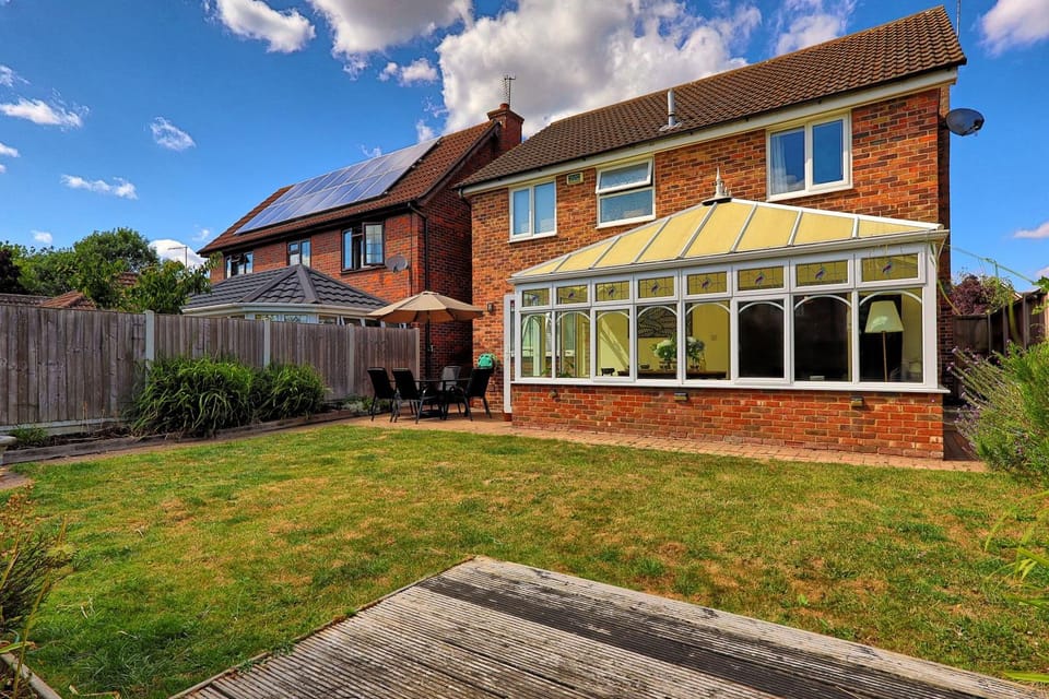 Property building, Day, Garden, Garden, Garden view