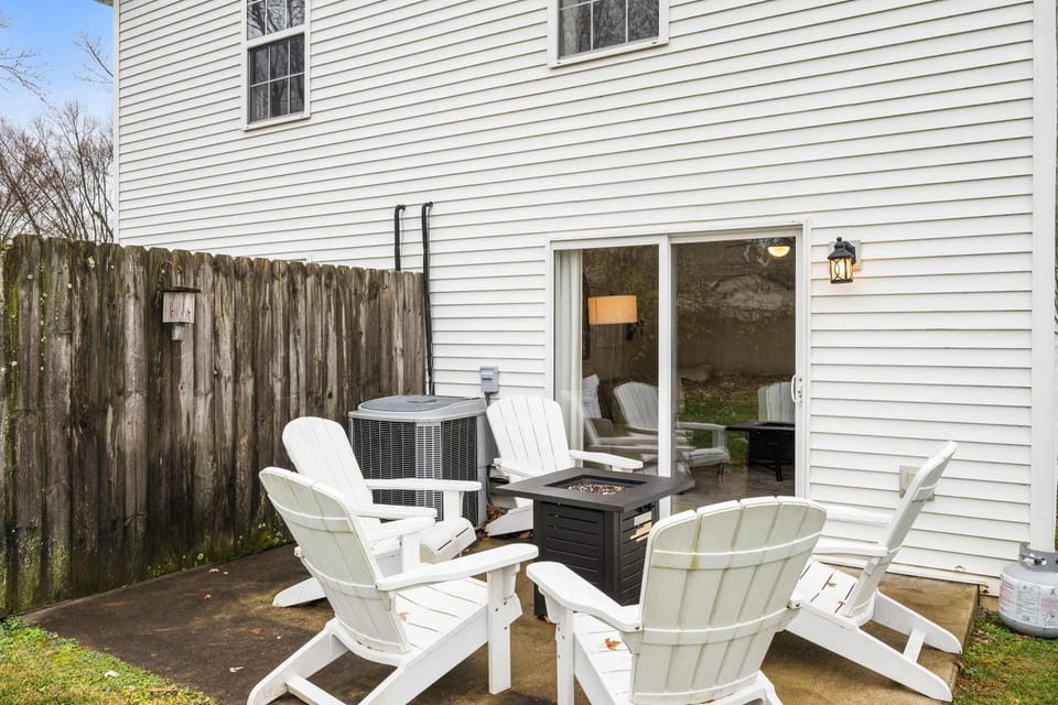 Entire Duplex Close to ark with Private Parking House in Williamstown