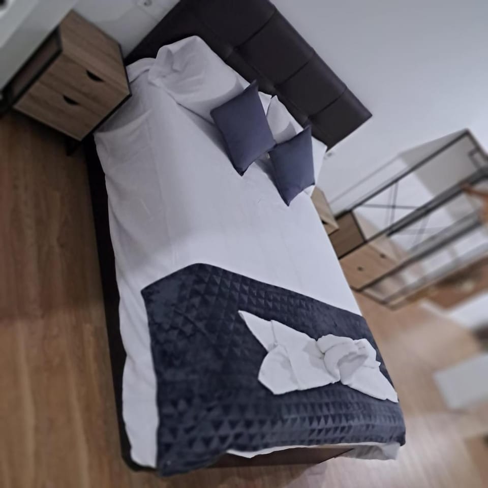 Bed, Photo of the whole room, Bedroom, towels