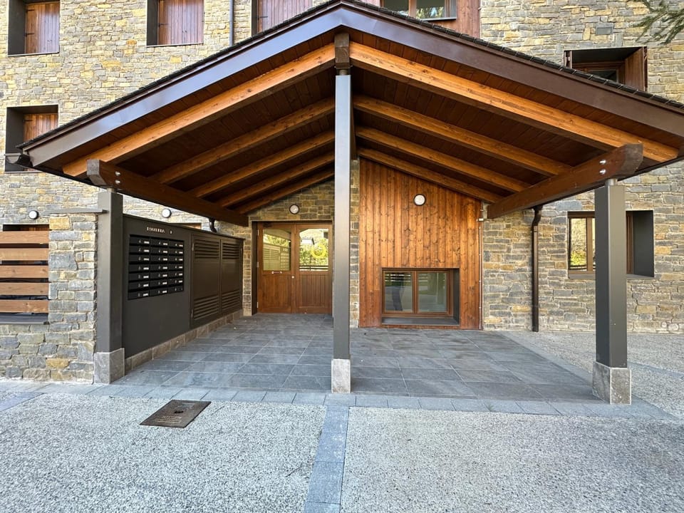 Property building, Facade/entrance