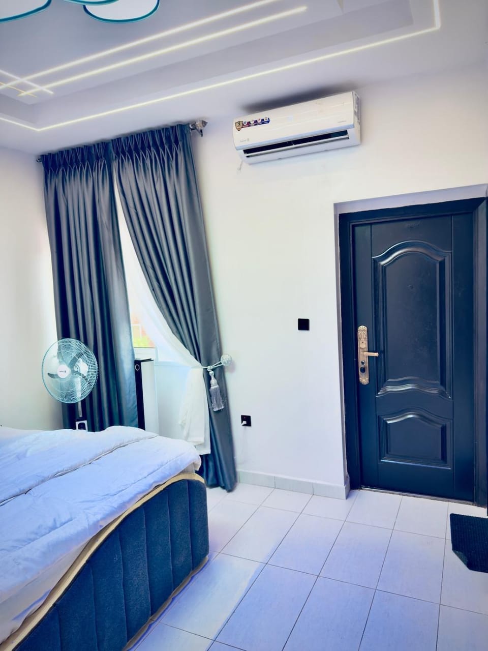 Bedroom, air conditioner