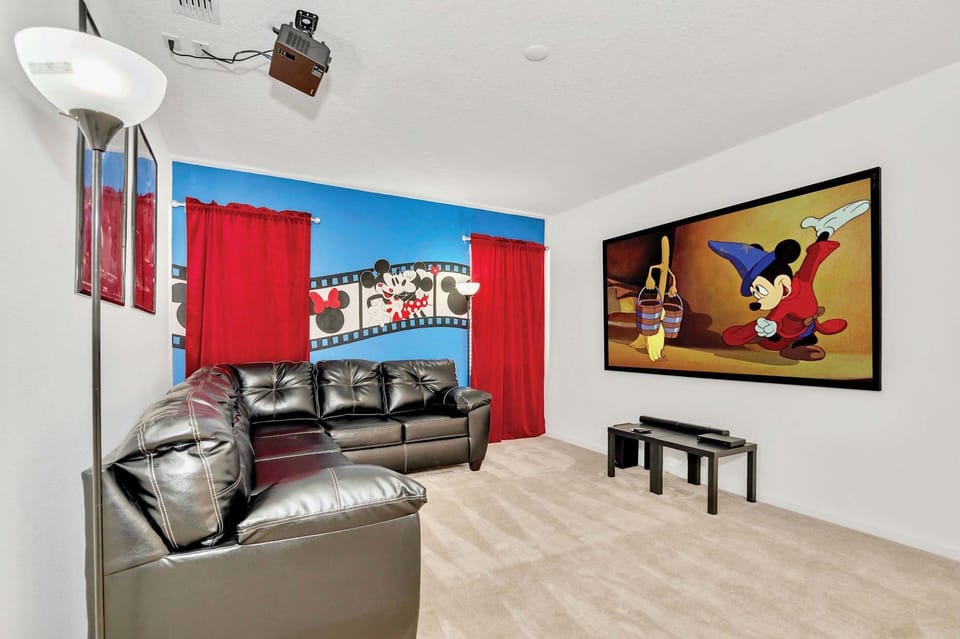 Waterfront Family Mansion w BBQ Games Room & Pool House in Kissimmee