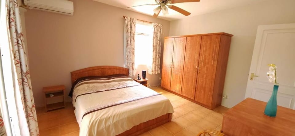 Bed, Photo of the whole room, Bedroom, wardrobe, air conditioner