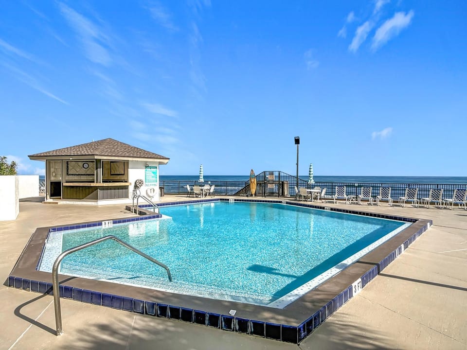Oceanfront 1BR Condo Balcony, Heated Pool Beach House in South Daytona
