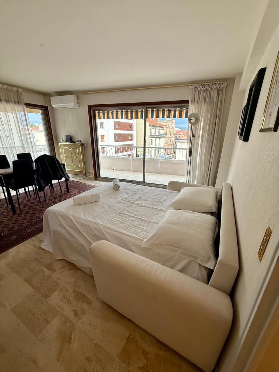 Spacious 2-Bedroom Apartment with Terrace Prime Location in Cannes House in Cannes