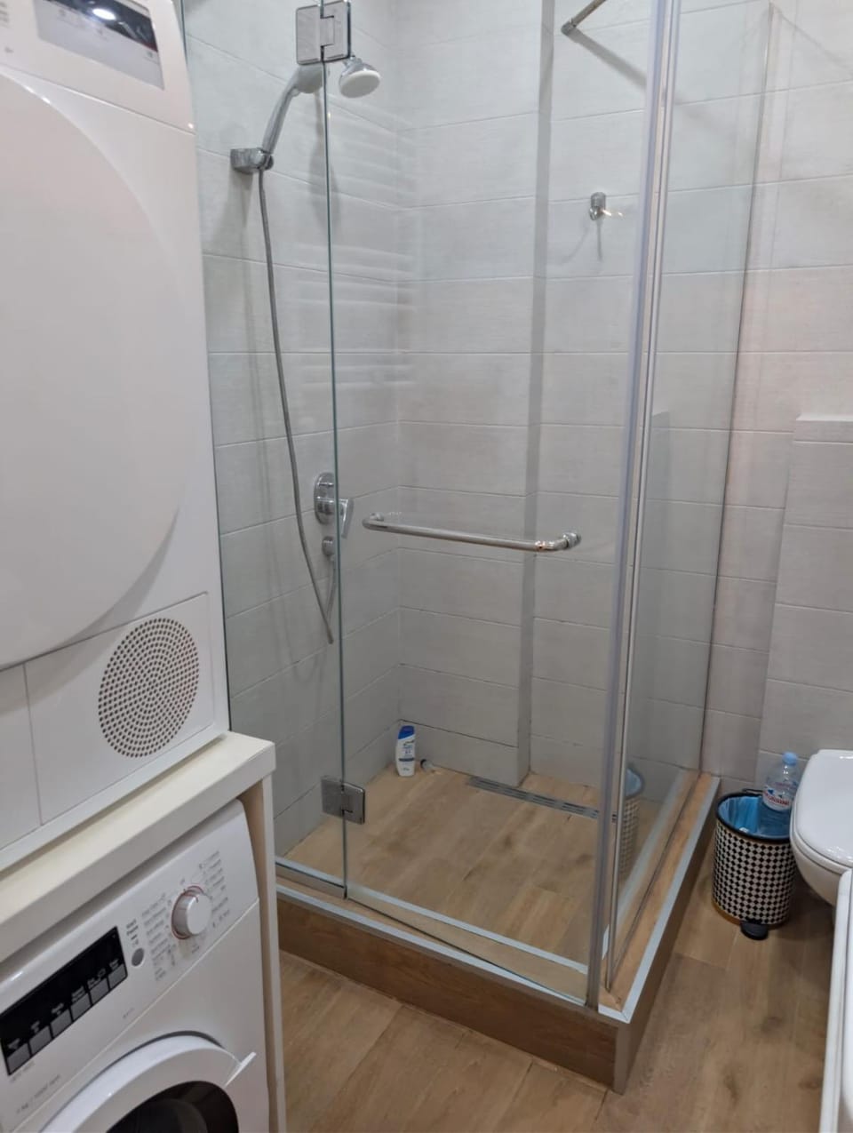 Shower, Bathroom, washing machine, dryer