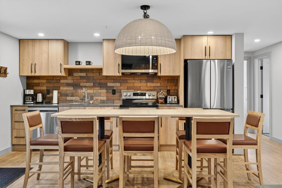 Kitchen or kitchenette, Dining area, dishwasher, oven, stove, toaster