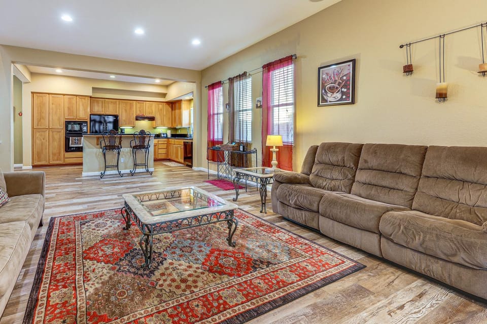 Napa Nearby! Large Home w/ Hot Tub & Dtwn Access House in Fairfield