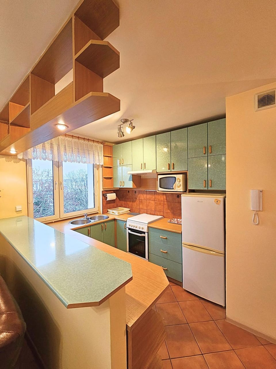 Kitchen or kitchenette, Dining area, oven, stove