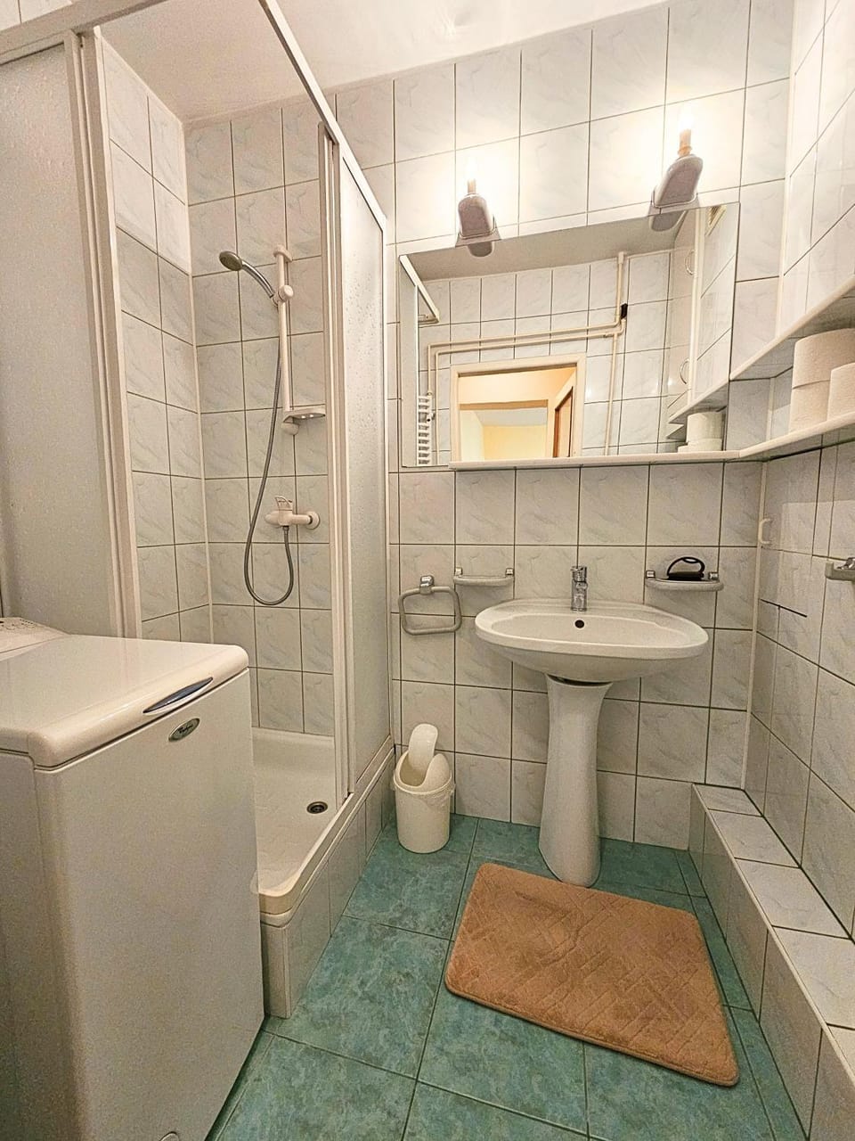 Shower, Toilet, Bathroom, towels