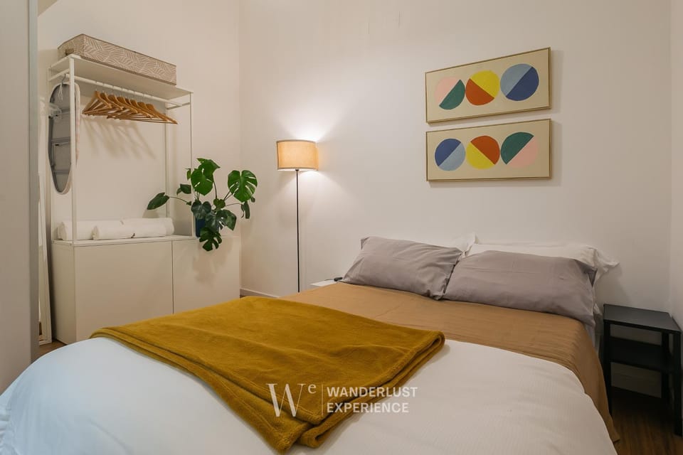 Bed, Photo of the whole room, Bedroom, towels, air conditioner