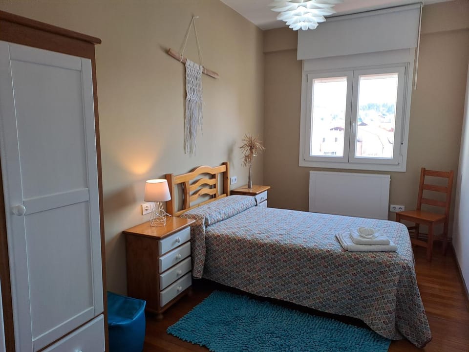 Bed, Photo of the whole room, Bedroom, wardrobe