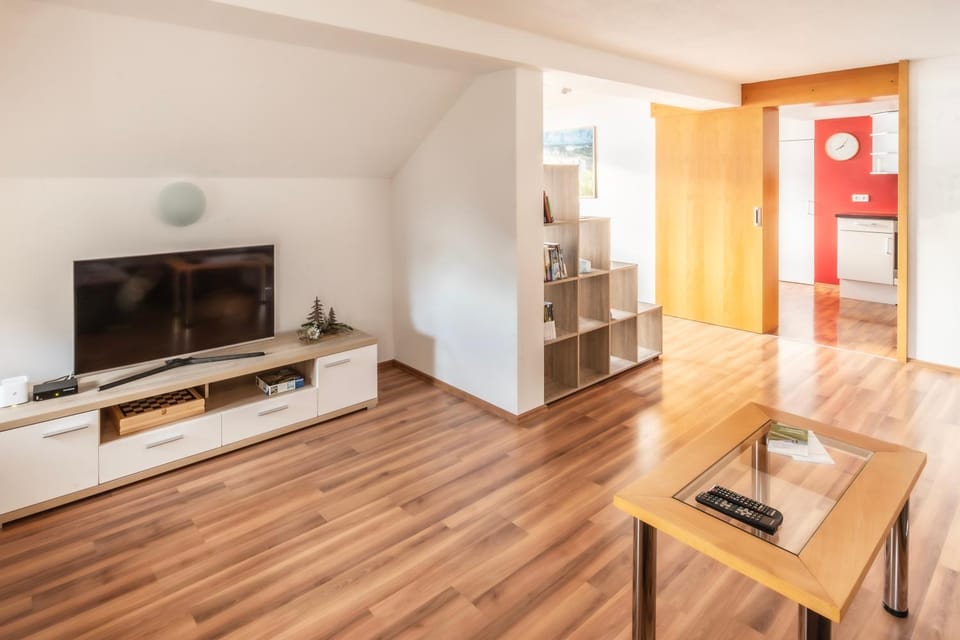 Communal lounge/ TV room, TV and multimedia, Living room