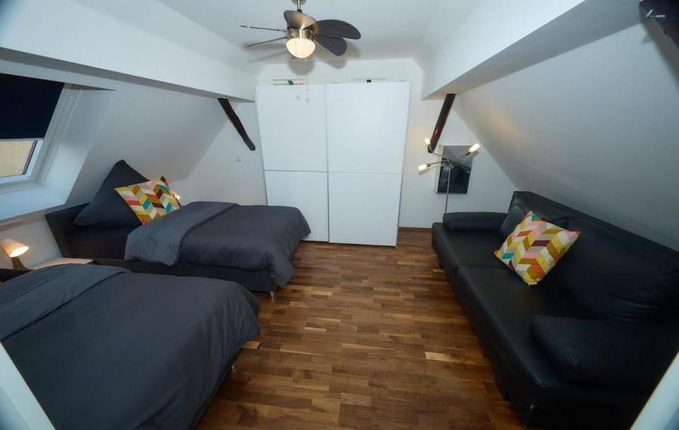 gemütliche 4 Zimmer Wohnung mit Einzelbetten, Küche und Badezimmer Apartment in Thuringia, Germany