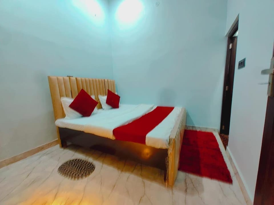 THE GRAND STAY 600 Meters from temple Bed and Breakfast in Varanasi