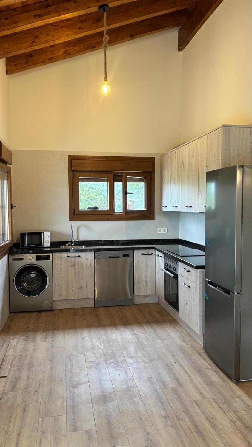 Casa de Aldea EL AVELLANU House in Asturias