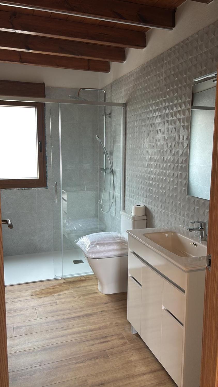 Casa de Aldea EL AVELLANU House in Asturias