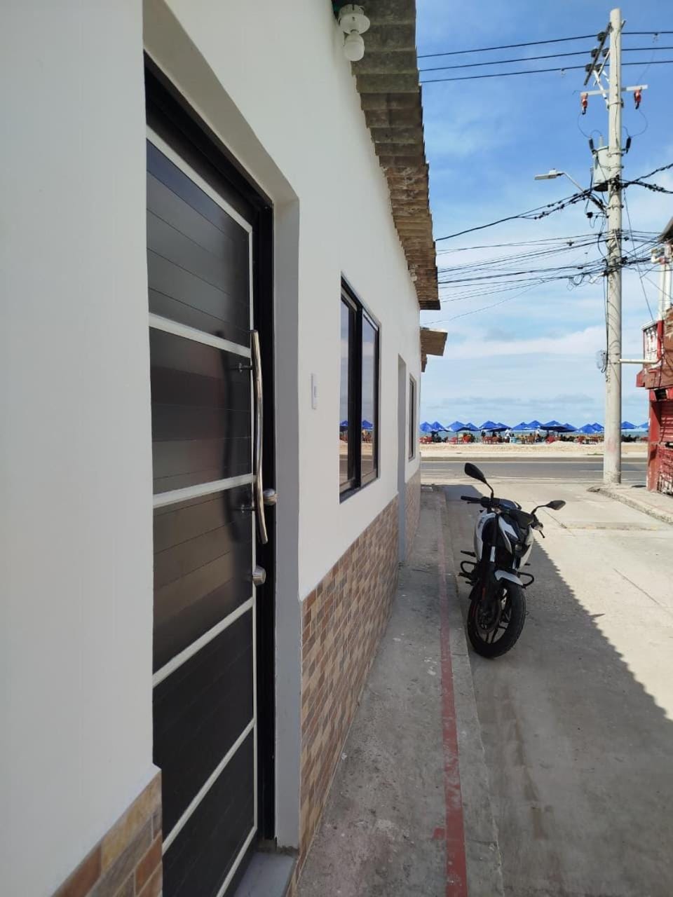 Property building, Day, Neighbourhood, Lobby or reception, Beach, Sea view, Sea view, Street view, Parking